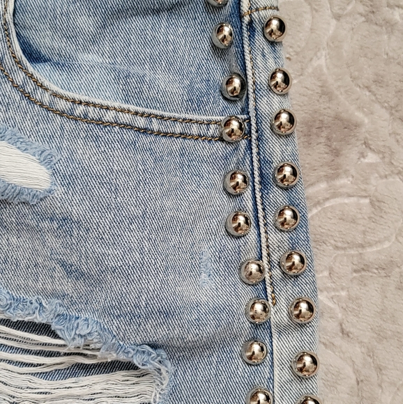 Jean shorts Size medium - Picture 4 of 8
